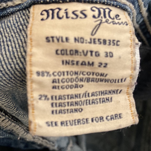 Miss Me Cropped & Manufacturer Distressed, Style: JE5835C, 29x24, EUC, $148 MSRP - Picture 6 of 12